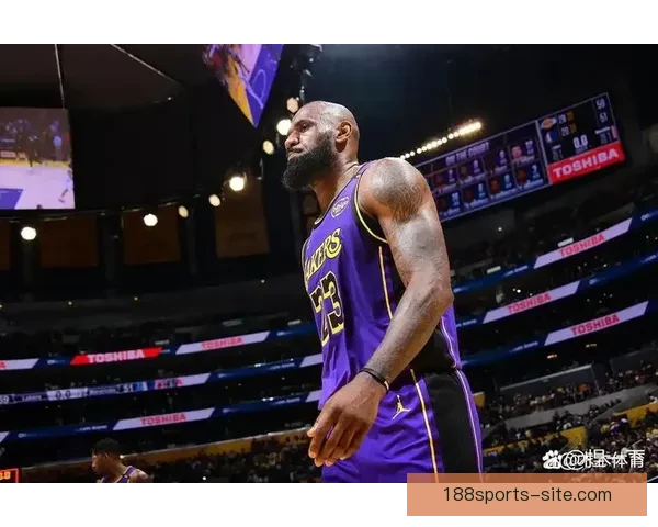 詹姆斯16年罕见表现 35分9三分缔造队史新纪录